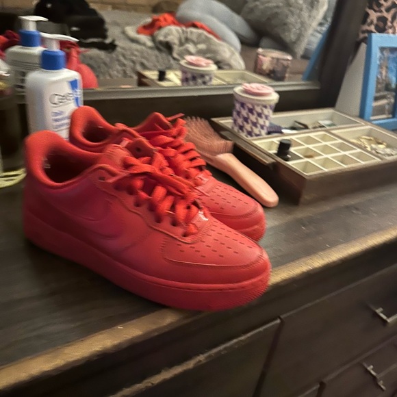 Nike Vibrant Red Sneakers - Picture 1 of 3
